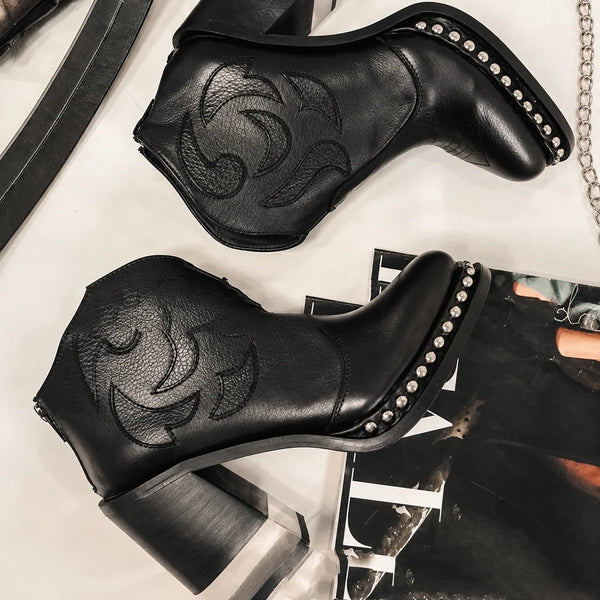 Bottines western à talon bloc et détails brodés